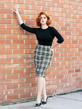 Vivien of Holloway Black and White Plaid Pencil Skirt Sz W30
